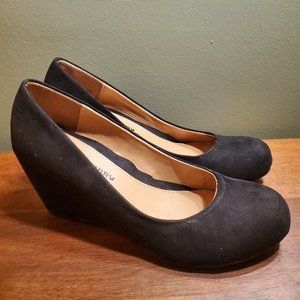 CL BY CHINESE LAUNDRY Women's Nima Wedge Pumps - Black Super Suede